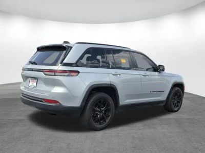 2023 Jeep Grand Cherokee - Photo 4