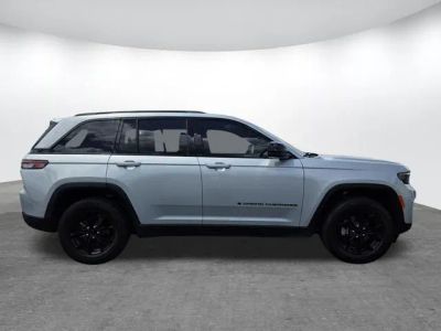 2023 Jeep Grand Cherokee - Photo 3