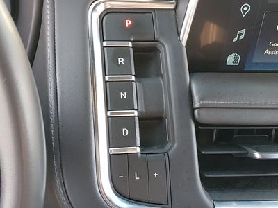 2023 Chevrolet Suburban - Photo 21