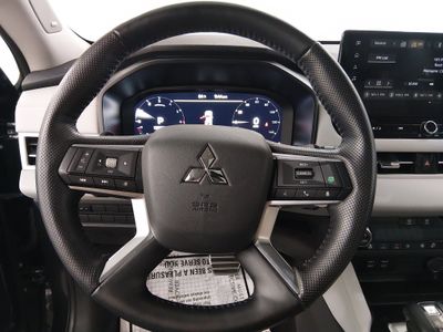 2025 Mitsubishi Outlander - Photo 12