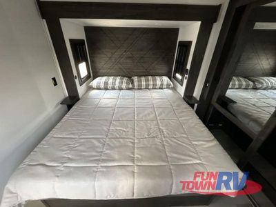 2025 Keystone RV Fuzion - Photo 40