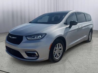 2024 Chrysler Pacifica — side profile view