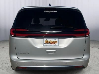 2024 Chrysler Pacifica — detail view