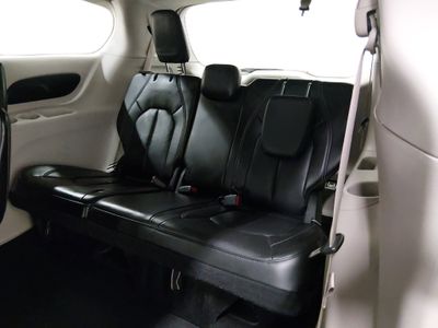 2023 Chrysler Pacifica — photo 17 view