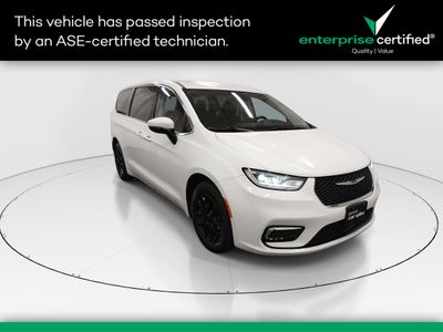 2023 Chrysler Pacifica Touring L FWD — front three-quarter view