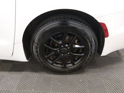 2023 Chrysler Pacifica — photo 10 view