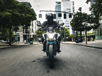 2026 CFMOTO 450NK - Photo 5