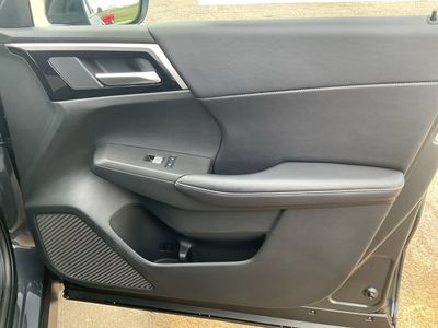 2026 Nissan Rogue Plug-In Hybrid — photo 21 view