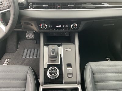 2026 Nissan Rogue Plug-In Hybrid — photo 13 view