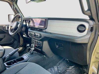 2025 Jeep Wrangler - Photo 26