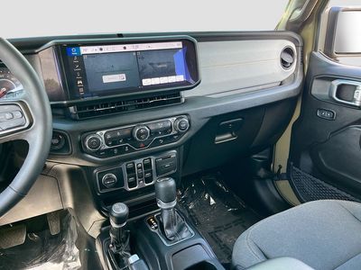 2025 Jeep Wrangler - Photo 21