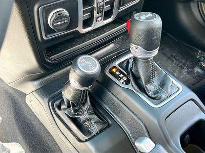 2025 Jeep Wrangler - Photo 16