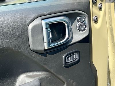 2025 Jeep Wrangler - Photo 17