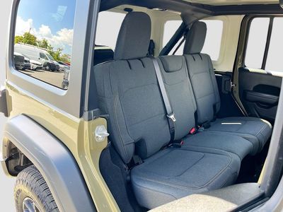 2025 Jeep Wrangler - Photo 24