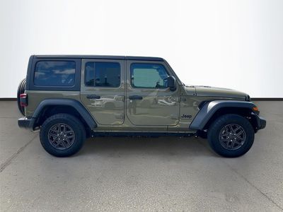 2025 Jeep Wrangler - Photo 8