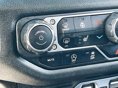 2025 Jeep Wrangler - Photo 29
