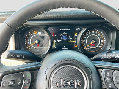 2025 Jeep Wrangler - Photo 12