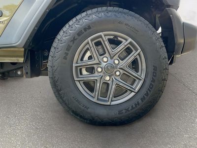 2025 Jeep Wrangler - Photo 27