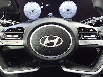 2025 Hyundai Elantra — photo 12 view