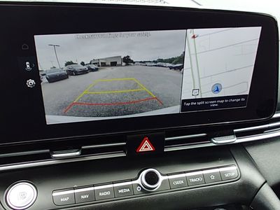 2025 Hyundai Elantra — photo 16 view