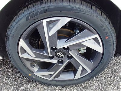 2025 Hyundai Elantra — photo 10 view