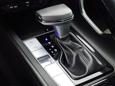 2025 Hyundai Elantra — photo 21 view