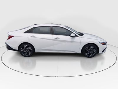 2025 Hyundai Elantra — photo 8 view