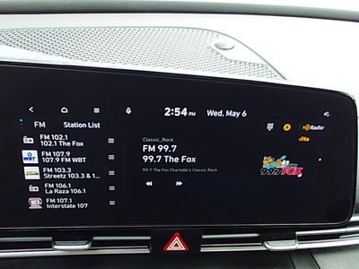 2025 Hyundai Elantra — photo 17 view
