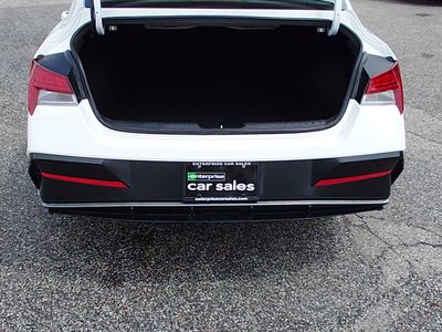 2025 Hyundai Elantra — photo 11 view