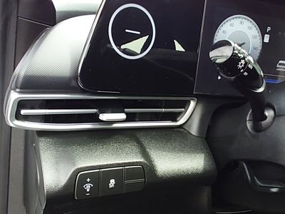 2025 Hyundai Elantra — photo 13 view