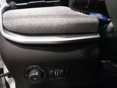 2024 Jeep Compass — photo 13 view