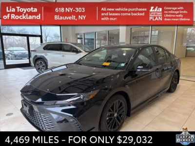 2025 Toyota Camry SE - Photo 2