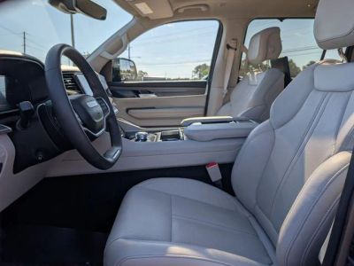 2024 Jeep Wagoneer — photo 13 view