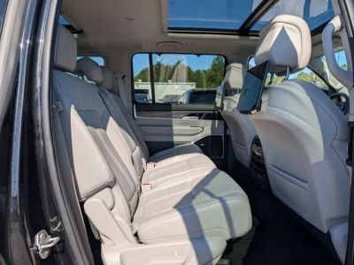 2024 Jeep Wagoneer — photo 24 view