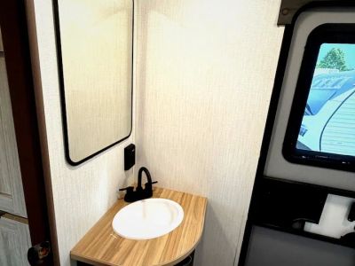 2024 Cruiser RV Avenir — photo 10 view