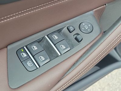 2023 BMW 5 Series - Photo 18