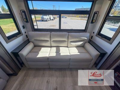 2025 Montana 3123RL — photo 15 view
