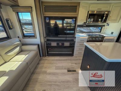 2025 Montana 3123RL — photo 16 view