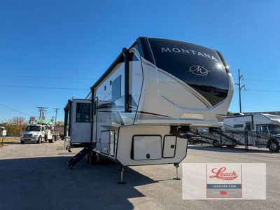 2025 Montana 3123RL 3123RL in OAKMOUNT — front three-quarter view