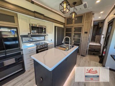 2025 Montana 3123RL — photo 17 view