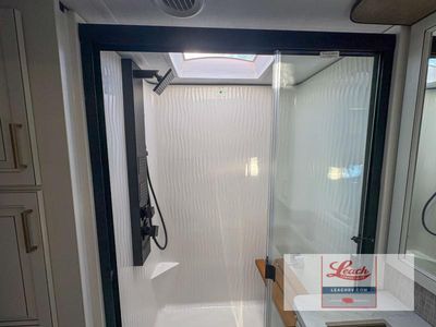 2025 Montana 3123RL — photo 24 view