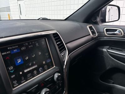 2017 Jeep Grand Cherokee - Photo 16