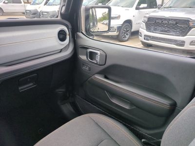 2025 Jeep Wrangler — photo 17 view
