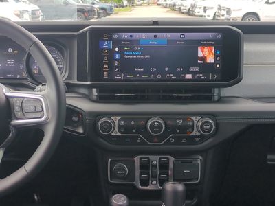 2025 Jeep Wrangler — photo 18 view