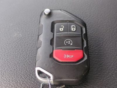 2025 Jeep Wrangler — photo 30 view