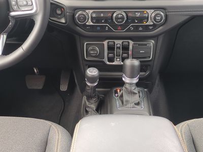 2025 Jeep Wrangler — photo 19 view
