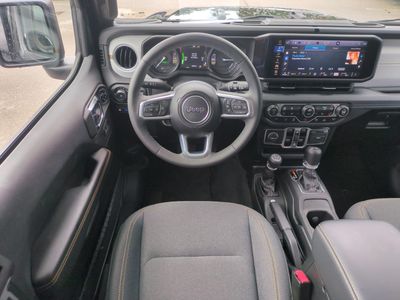 2025 Jeep Wrangler — photo 16 view
