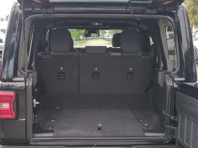 2025 Jeep Wrangler — photo 13 view