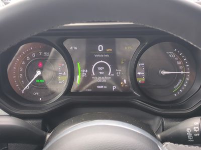 2025 Jeep Wrangler — photo 27 view