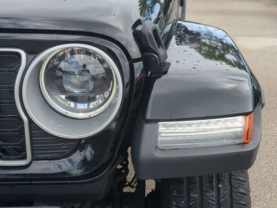 2025 Jeep Wrangler — photo 10 view